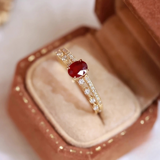 Elegante vintage stijl met rode kunststeen - 18 karaat verguld